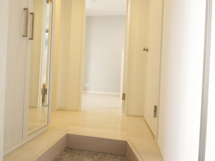 物件内観写真17　(玄関)