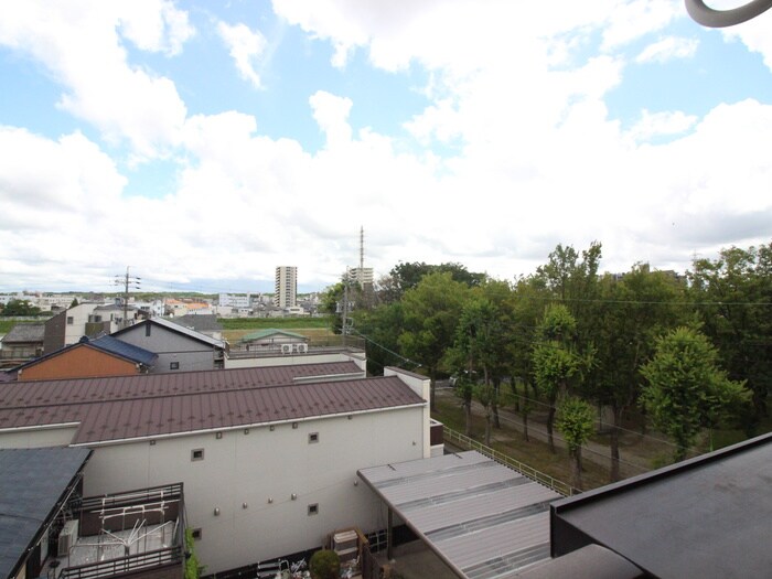 物件内観写真16　(室内からの展望)