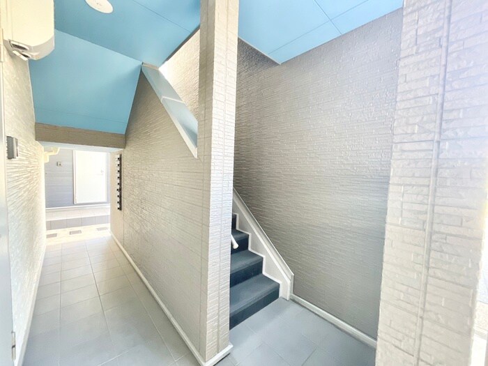 物件外観写真5　(エントランス部分)