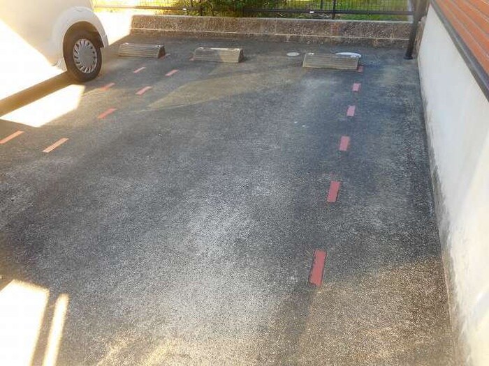 物件外観写真3　(駐車場)