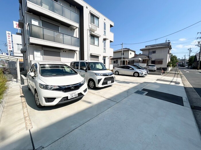 物件外観写真3　(駐車場)