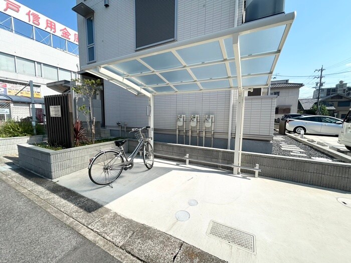 物件外観写真5　(駐輪場)