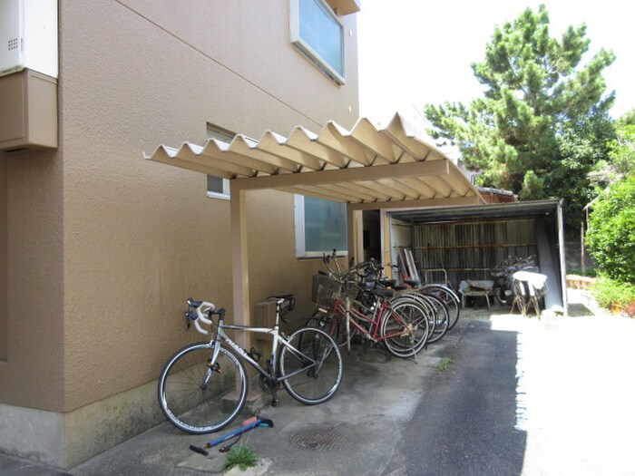 物件外観写真5　(駐輪場)