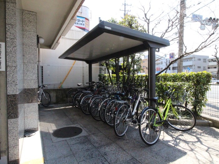 物件外観写真4　(駐輪場)