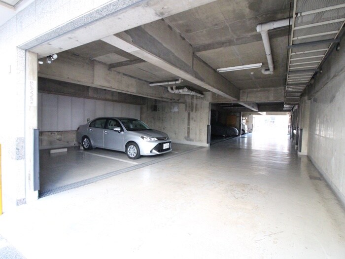 物件外観写真5　(駐車場)