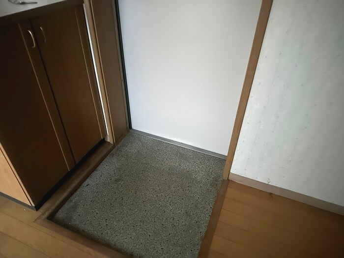 物件内観写真2　(玄関)