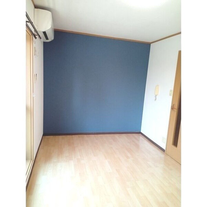 物件内観写真2　(居室)