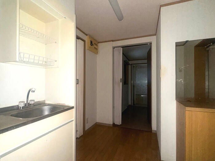 物件内観写真3　(廊下)