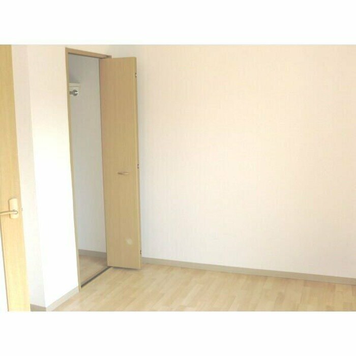 物件内観写真4　(収納)