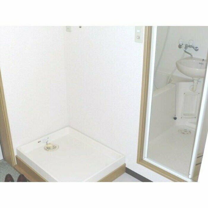 物件内観写真7　(洗濯機置場)