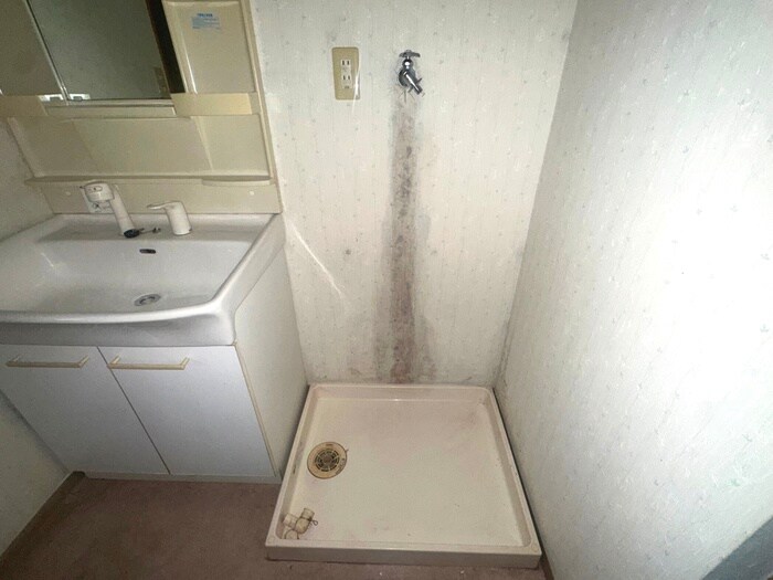 物件内観写真13　(洗濯機置場)