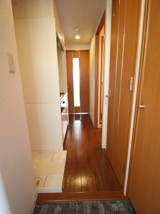 物件内観写真4　(玄関)