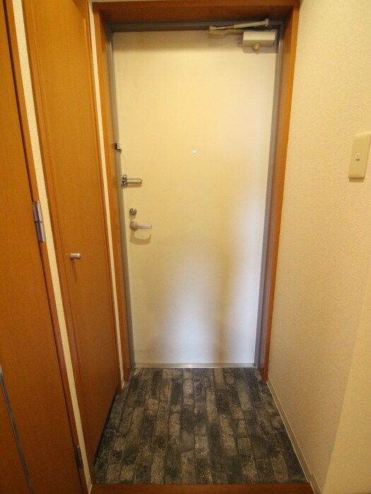 物件内観写真5　(玄関)