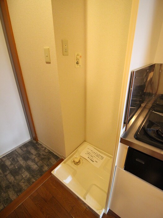 物件内観写真6　(洗濯機置場)