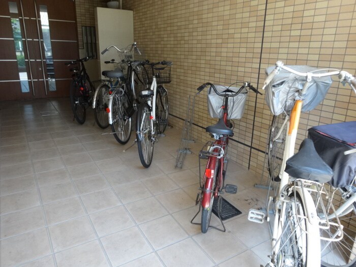 物件外観写真3　(駐輪場)