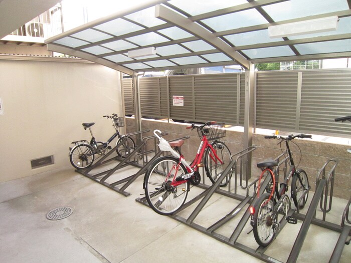 物件外観写真4　(駐輪場)