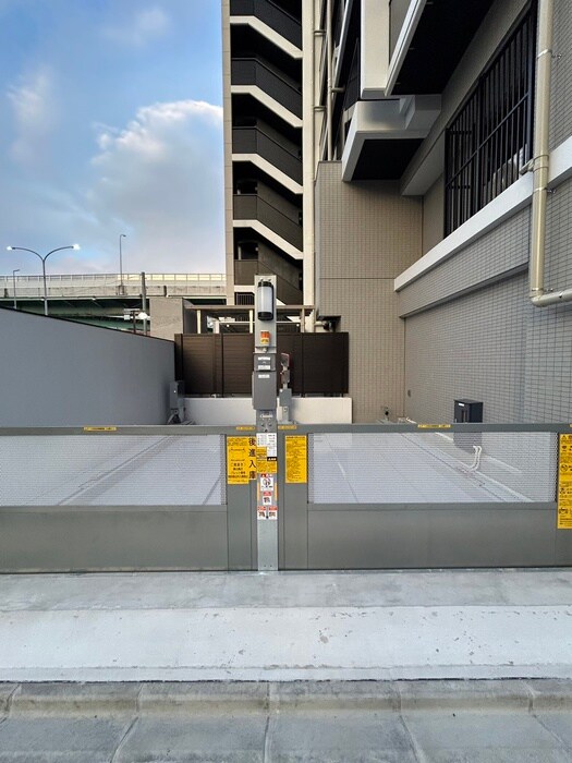 物件外観写真2　(駐車場)