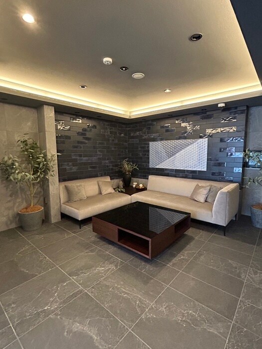 物件外観写真4　(エントランス部分)