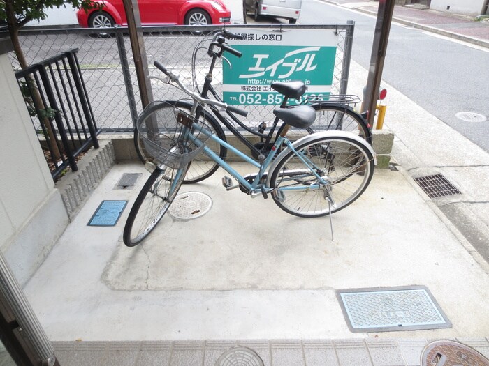 物件外観写真3　(駐輪場)