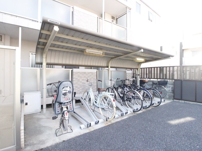 物件外観写真3　(駐輪場)