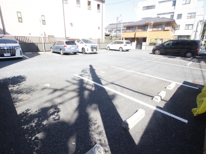 物件外観写真4　(駐車場)