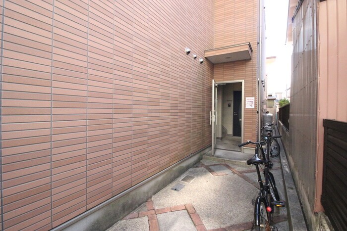 物件外観写真6　(エントランス部分)