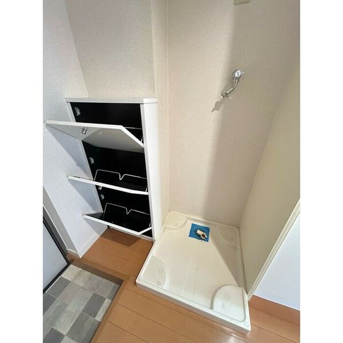 物件内観写真13　(洗濯機置場)