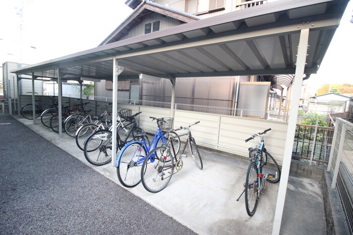 物件外観写真3　(駐輪場)