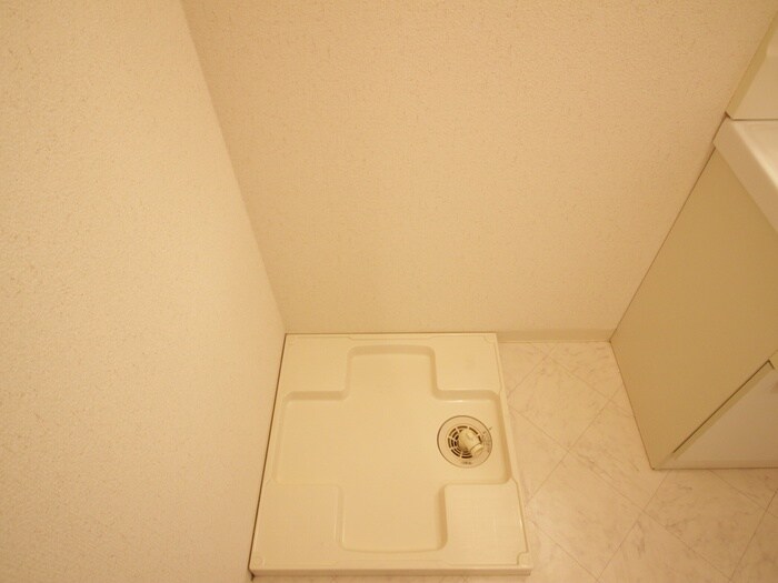 物件内観写真16　(洗濯機置場)