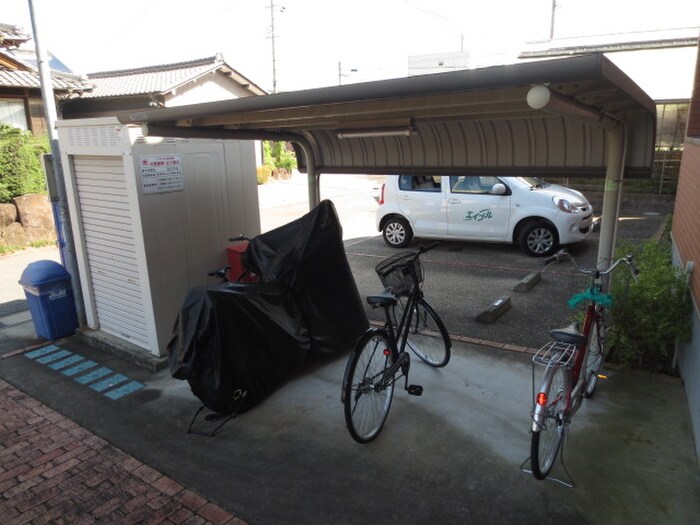 物件外観写真4　(駐輪場)