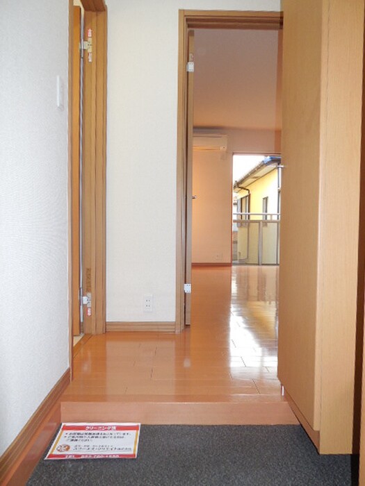 物件内観写真10　(玄関)