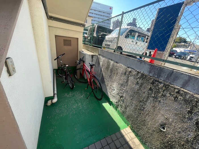 物件外観写真4　(駐輪場)