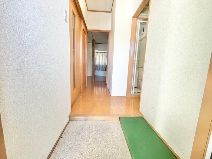 物件内観写真13　(玄関)