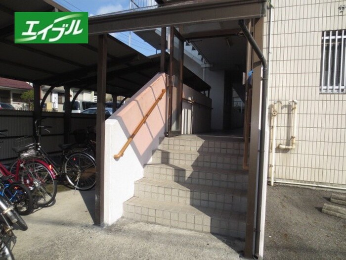 物件外観写真3　(エントランス部分)