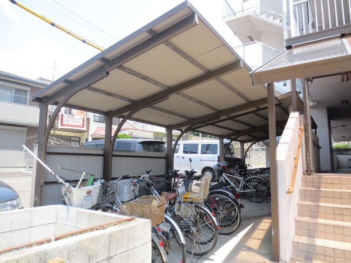 物件外観写真5　(駐輪場)