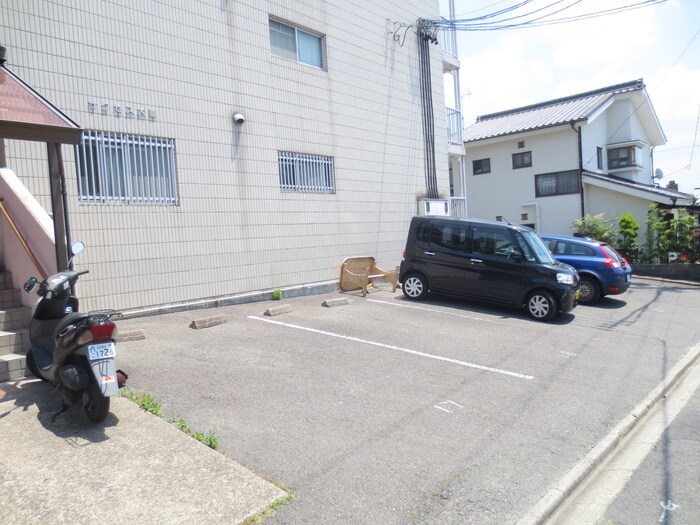 物件外観写真6　(駐車場)