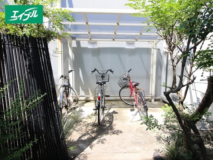 物件外観写真2　(駐輪場)