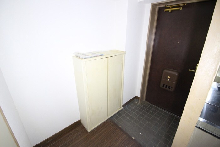 物件内観写真16　(玄関)