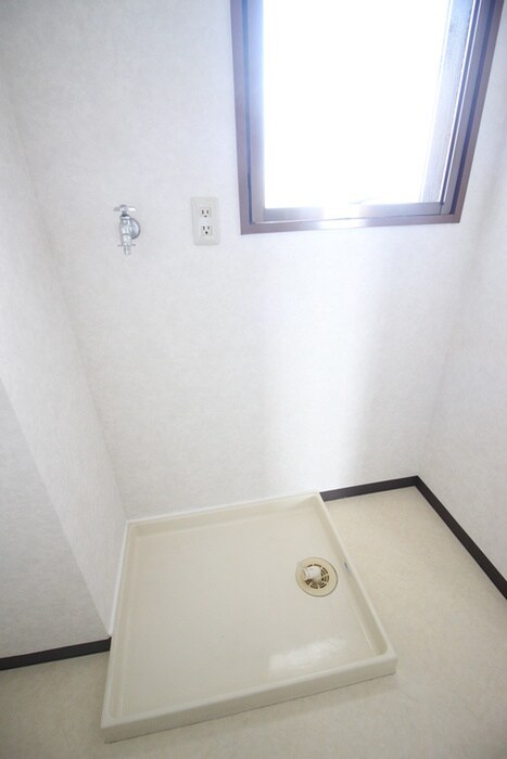 物件内観写真18　(洗濯機置場)