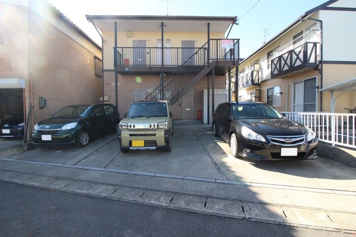 物件外観写真3　(駐車場)