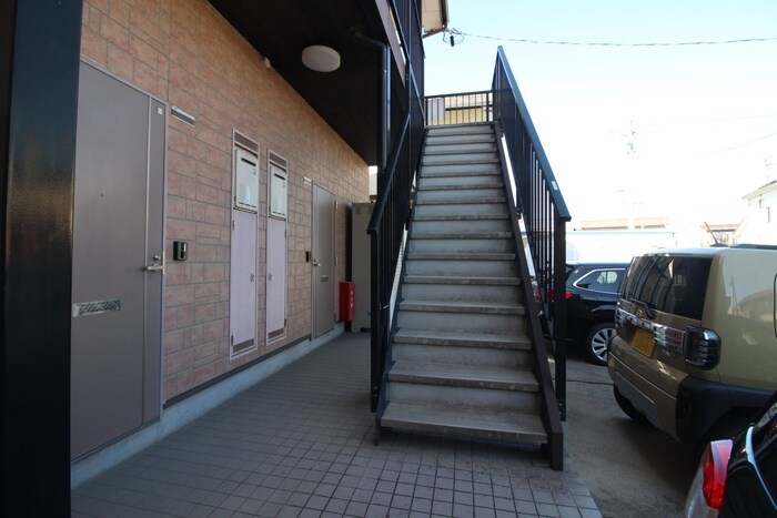 物件外観写真4　(エントランス部分)