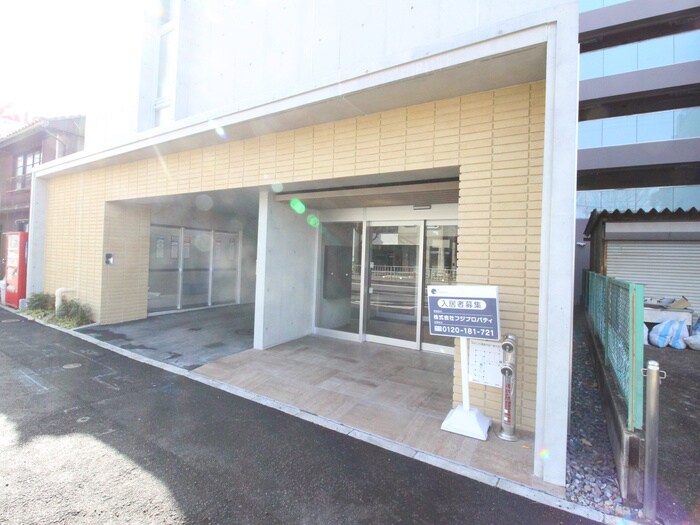 物件外観写真2　(エントランス部分)