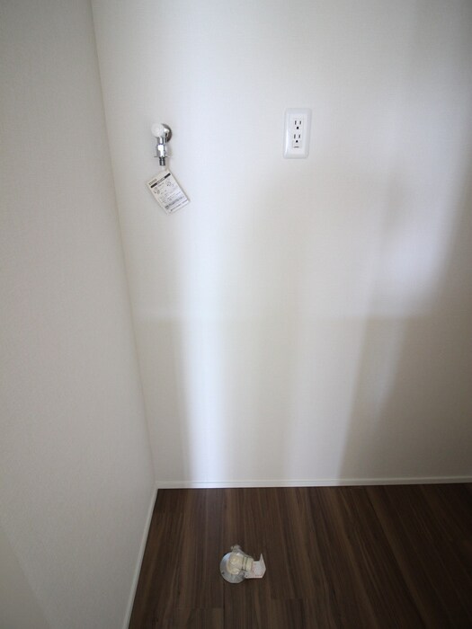 物件内観写真9　(洗濯機置場)