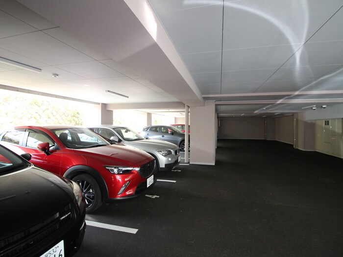 物件外観写真3　(駐車場)