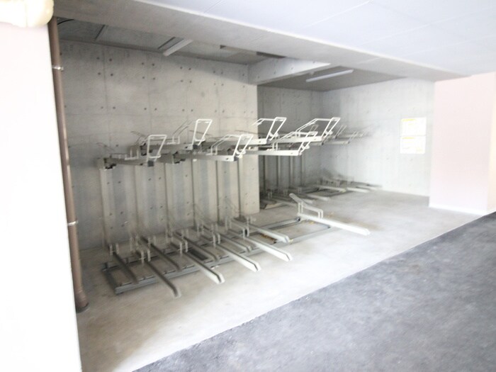 物件外観写真4　(駐輪場)