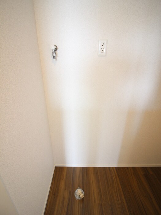 物件内観写真14　(洗濯機置場)