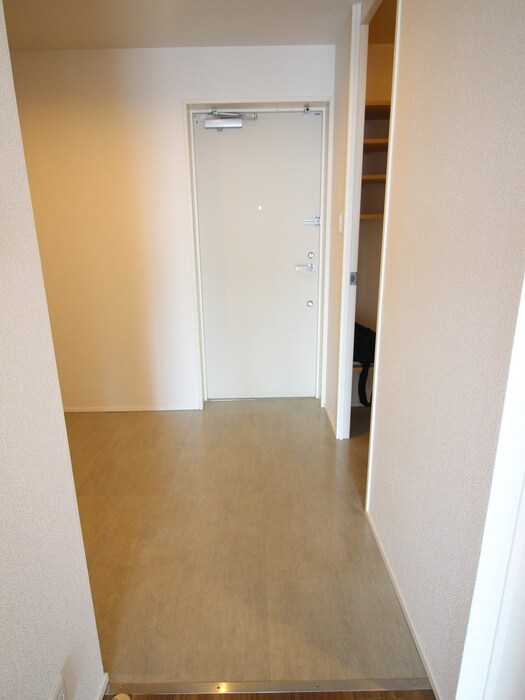 物件内観写真15　(玄関)