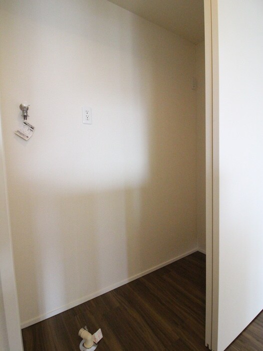 物件内観写真17　(洗濯機置場)