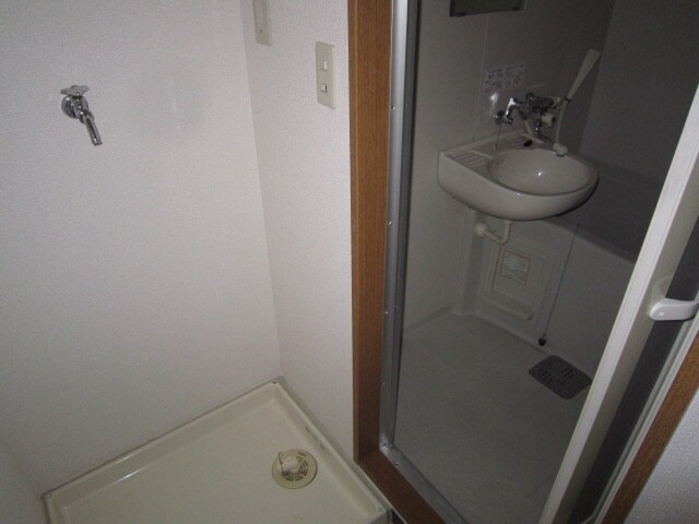 物件内観写真12　(洗濯機置場)