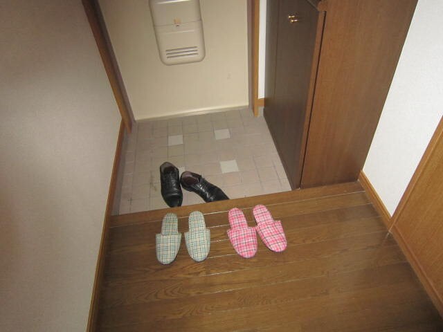 物件内観写真14　(玄関)